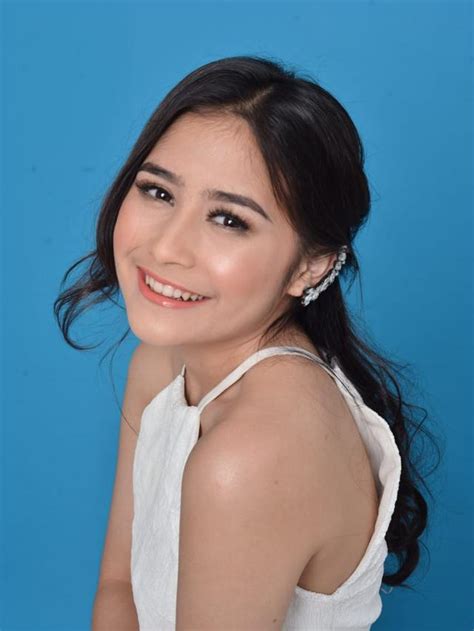 Prilly latuconsina (born october 15, 1996) is an indonesian actress, host, and singer. Prilly Latuconsina Ikut 10 Years Challenge, Wajahnya Mirip ...