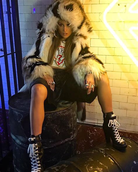 Jennifer lopez says that staying young involves giving your skin a break. Jennifer Lopez on set of Amor Amor Amor music video | Jlo ...