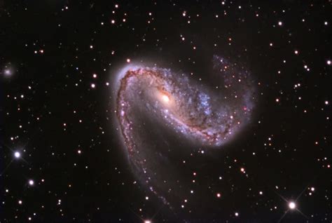 Esta imagen del hubble muestra a ngc 2608, una galaxia espiral barrada ubicada a 64 millones de años luz de distancia en la constelación de cáncer. Galaxia Espiral Barrada 2608 / La Galaxia Espiral Barrada Ngc 2608 / Esta imagem do hubble ...