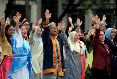 Di dalam perbincangan ini saya akan membawa anda sekelian melalui serambi gastronomi pelbagai kaum di malaysia: Harmonikan hubungan masyarakat pelbagai kaum | Komentar ...