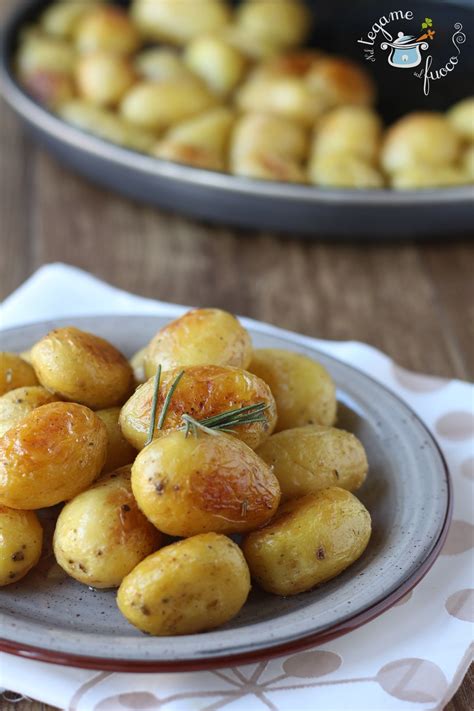Se non trovi le russet, scegli delle patate a pasta gialla, come le bintje, che contengono una quantità moderata di amido che le renderà cremose e leggermente compatte. Le patate arrosto al microonde, facilissime e veloci da ...