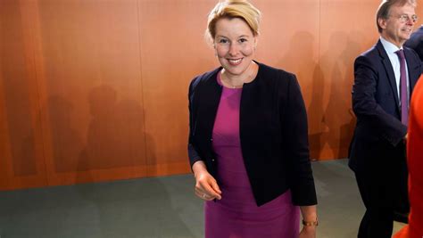 People who liked franziska giffey's feet, also liked Franziska Giffey: Was tut die Frauenministerin eigentlich ...