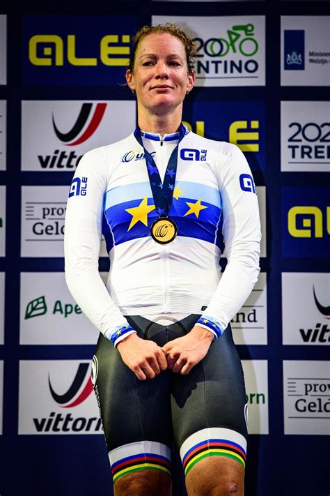 Toch sloot ze de ploegkoers met lotte kopecky op het podium af. Welkom op de officiële website van Kirsten Wild ...