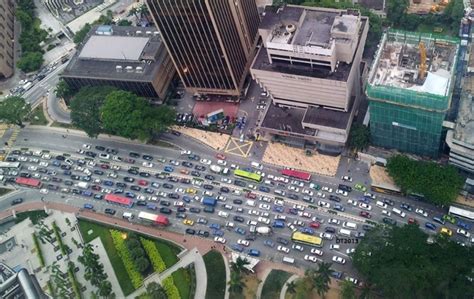 Its not much of a surprise as it was a working day and for sure there would be some rush hour traffic. 6 eerie ways Kota Kinabalu is starting to look like Kuala ...