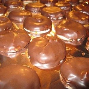 The second recipe makes a nuttier, chewy lebkuchen has always been one of my favorite cookies, and in nuremberg you can find many versions of this delicious german gingerbread. Rezept der Woche - Die Nr. 1 unter den Lebkuchen ...