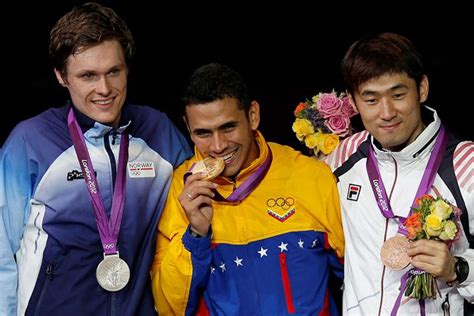 Já no primeiro dia completo. Orgullo Venezolano. Medalla de Oro en Esgrima. Ruben ...