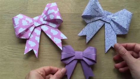 Variety of diy paper bows in different sizes, colors and finishes. How to DIY Paper Bow Easily | BeesDIY.com