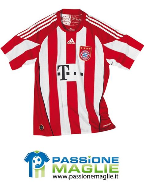 With the iconic red bayern munich home kit, and usually white away kit, these classic bayern munich football shirts. Tutte le maglie della Bundesliga 2010-2011