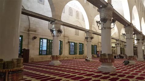 Bei vielen muslimen gilt sie als die drittwichtigste moschee des islam nach der. Eingang in die Al Aqsa Moschee / Entrance to the Al Aqsa ...