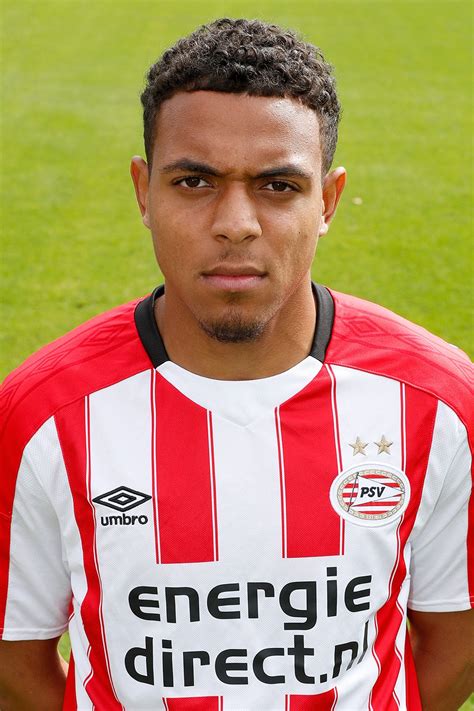 Donyell malen's style of play. PSV.nl - Donyell Malen