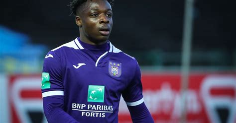 They invite him for an introduction to the club. Jérémy Doku wordt vandaag 18: "Even groot talent als ...