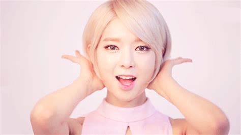 While not strictly an idol school, it is an arts school. Cabelo de Idol ෆ | •Korean Style BR• Amino