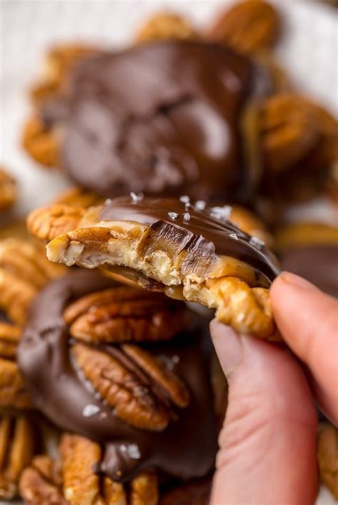 Bake just until caramel is melted, about 9 to 10 minutes. How To Make Turtles With Kraft Caramel Candy / Easy Turtles - Kraft Recipes | Kraft recipes ...