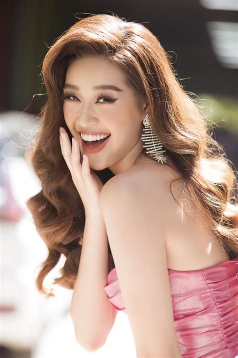 Khánh vân bất ngờ bứt phá leo thẳng lên vị trí 7 trong bảng xếp hạng của chuyên trang miss universe predictions. Hoa hậu Khánh Vân diện váy hồng pastel - Phụ Nữ Ngày Nay