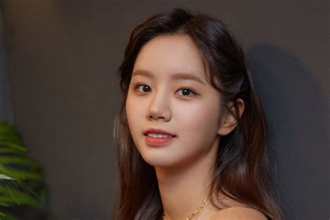 Hyeri'nin kendisinden 16 yaş büyük olan. Hyeri Girl's Day Berbagi Tentang Perbandingan Untuk "Reply ...