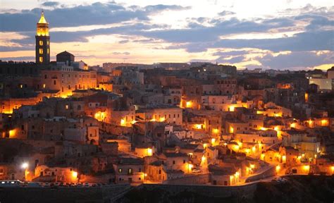 Of obscure origin, the town formed part of the duchy of benevento and of the principality of salerno and. Piazzetta Pascoli di Matera: un affaccio sui Sassi con ...