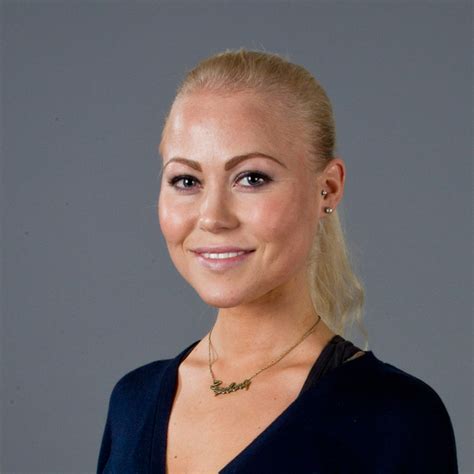 Ingeborg senneset er journalist, sykepleier, influenser og forfatter av boken «anorektisk», om hennes egen spiseforstyrrelse. P3 Dokumentar » Tanker fra Post 4