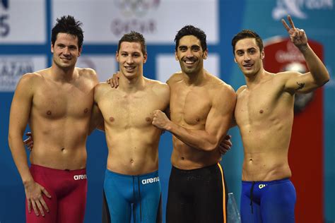 La pallanuoto è tra gli sport di squadra più amati degli ultimi tempi ed è inserito nel programma se sai nuotare molto bene e desideri praticare uno sport competitivo, potresti darti alla pallanuoto. Il nuoto eletto dalle mamme | Questione di Stile