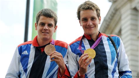 How alistair brownlee's selflessness helped younger brother jonny finish second. BBC News - In pictures: Athletes' victory parade