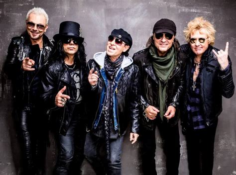 The scorpions are going to celebrate 30 years of their iconic power ballad with the release of the limited box set wind of change: Scorpions vuelven a España en 2016