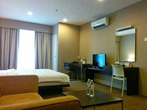 Guests praise the guestroom size. Deluxe King - Picture of Tan'Yaa Hotel Cyberjaya ...