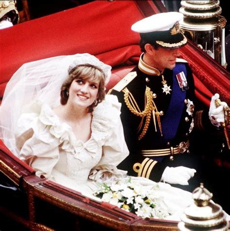 Galler prensesi lady diana spencer'ın 21.ölüm yıldönümü. Prenses Diana'nın kıyafetleri Londra'da sergileniyor