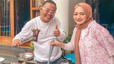 Nathalie holscher ceritakan datangnya hidayah hingga putuskan menjadi mualaf. Geger Isu Natahlie Holscher Selingkuh dengan Manajer Sule