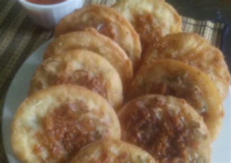 Resep bakwan kucai pontianak buatan orang pontianak asli, enak,gurih, garing!! Resep Bakwan Pontianak oleh Dina Yuandha - Cookpad