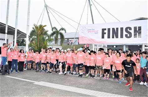 Too bad for him, peace never came to his part of the world.one of those days he got so desperate that he decided to defy his fears. Over 1,000 gather to Run for Peace in Sibu | Borneo Post ...