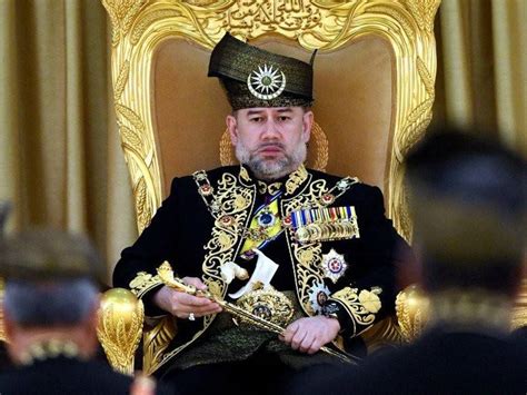 Most of us would know ydp sultan abdullah for two reasons : Kenali Sultan Muhammad V, sultan berjiwa rakyat
