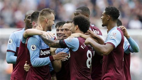 Football news - West Ham down sorry Manchester United to ...