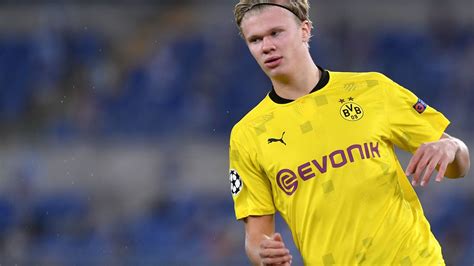 He currently plays for the german club borussia dortmund. Mercato | Mercato - Barcelone : Haaland, Griezmann ...