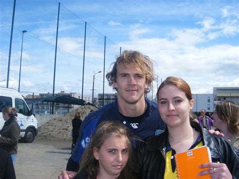 « j'ai bossé avant, je sais ce que c'est … jouer au rugby c'est rien du tout ». Jaune et bleu