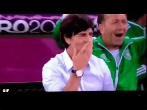 Nie jest jednak jedyny, bo piłkarzom i. JOACHIM LOEW ZNOWU WĄCHA! TERAZ PACHY ! - YouTube
