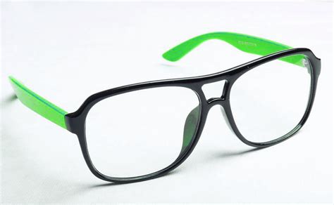 Au design racé et recherché, les lunettes de vue vintage jouent à merveille avec la nostalgie et la modernité. Tendance automne 2013 pour fausse lunettes de vue | Blog ...