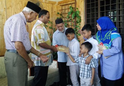 #teluk_intan | 3.8k people have watched this. Tiga beradik yatim piatu kini dijaga Uda | Nasional ...