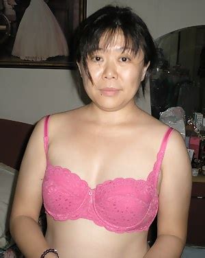 Enjoy the satisfying pleasures of viewing hard schlongs spewing glazy sperms into hot chicks' beautiful faces. Asian Moms @ Hot Mom Porn Pics