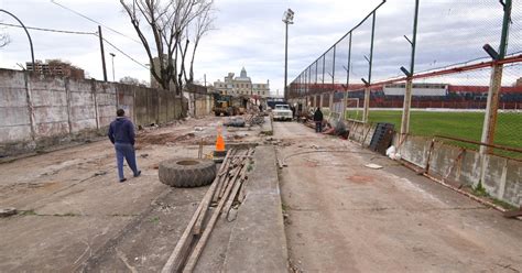 Rosario, capoluogo dell'omonimo dipartimento, è la città più grande e popolosa della provincia argentina di santa fe. Nostalgia charrúa: desmantelaron la vieja tribuna del ...