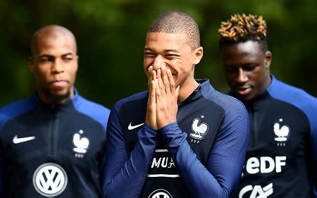 See more of kylian mbappé on facebook. Lady's unusually fat Camel toe causes a stir on social ...