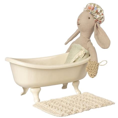 All your beloved maileg friends will need a bath once a while. Maileg Mini Baignoire Miniature Bathtub