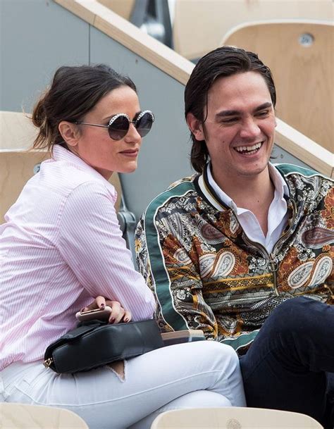 J'ai eu la chance de tomber sur l'homme qui m'a fait redécouvrir la définition de l'amour (photo). Capucine Anav et Alain-Fabien Delon s'affichent ultra ...