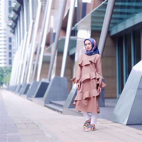 Lihat inspirasi outfit hijab ala selebgram turki yang modis ini! Outfit Baju Atasan Berhijab Ala Selebgram 2018 hijab ...