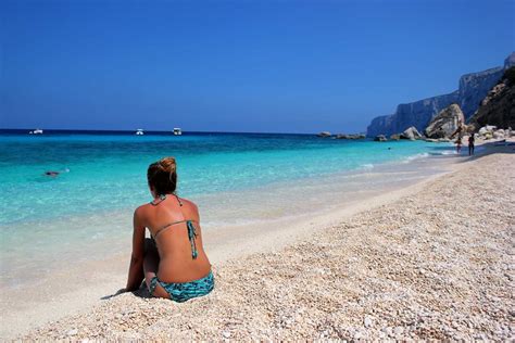 Sardinia offers more than 100 beaches and a coastline of more than 1.000 miles / 1.800 kilometers. Top 10 beaches in Sardinia