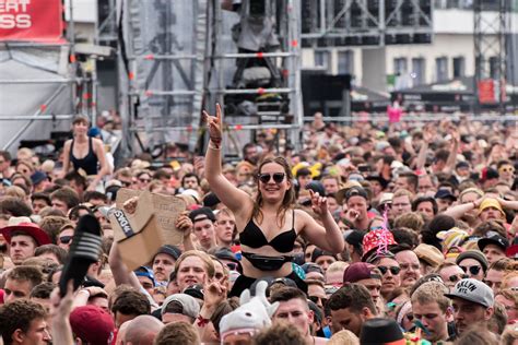 While rock am ring takes place at the nürburgring race track, rock im park takes place at the zeppelinfeld in nuremberg. So läuft's bei Rock am Ring 2019 - Alles auf einen Blick ...