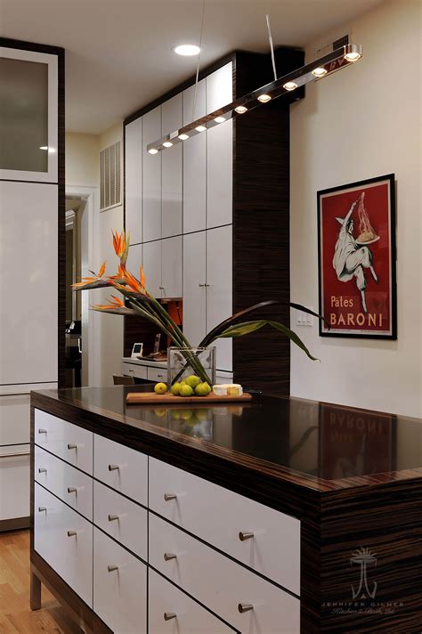 At oakhurst custom cabinets, we specialize in kitchen cabinets, bathroom cabinets and vanities, bookshelves, and customs bars. Kitchen design in Washington DC by Jennifer Gilmer Kitchen ...