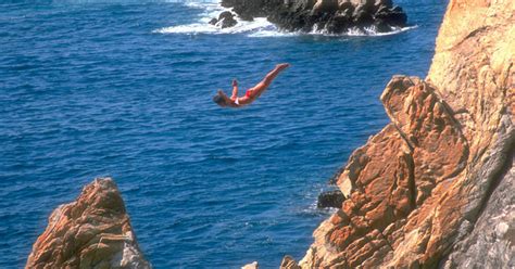 La quebrada es un acantilado de 45 metros de altura, con un canal de siete metros de ancho y cuatro de profundidad, está situado en el puerto de acapulco, guerrero, en el sur de méxico, el cual se creó al dinamitar un cerro. Tours and Things to Do in Acapulco