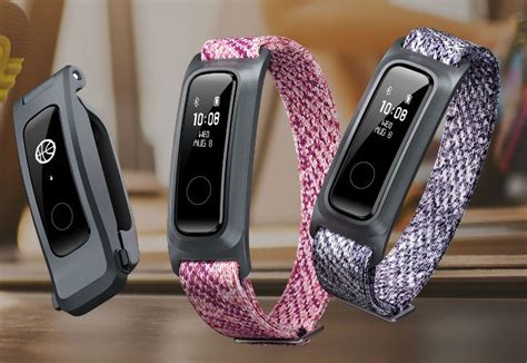 Honor band 5 basketball version has two wearing modes, one is the conventional wrist wearing mode, the other is the sneaker wearing mode, the professional sports monitoring function is mainly aimed at the latter wearing mode. Huawei представила для российского рынка свой новый фитнес ...