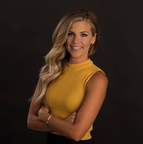 She has a height of 5 feet 6 inches and weighs 58kg. Samantha Ponder - ESPN MediaZone U.S.