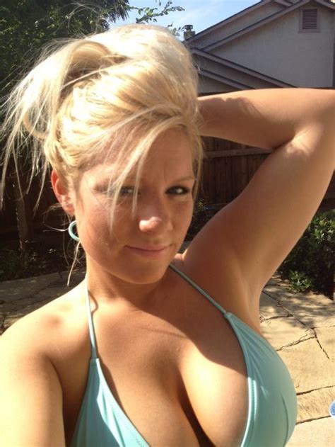 Big beautiful blonde amateur 5 min. MILF Selfie With Popping Cleavage | Private MILF Pics