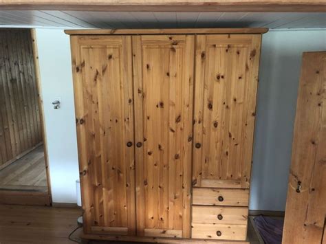 Kleiderschränke aus buchenholz überzeugen durch ihre. Kleiderschrank Aus Holz / Antiker niederländischer ...